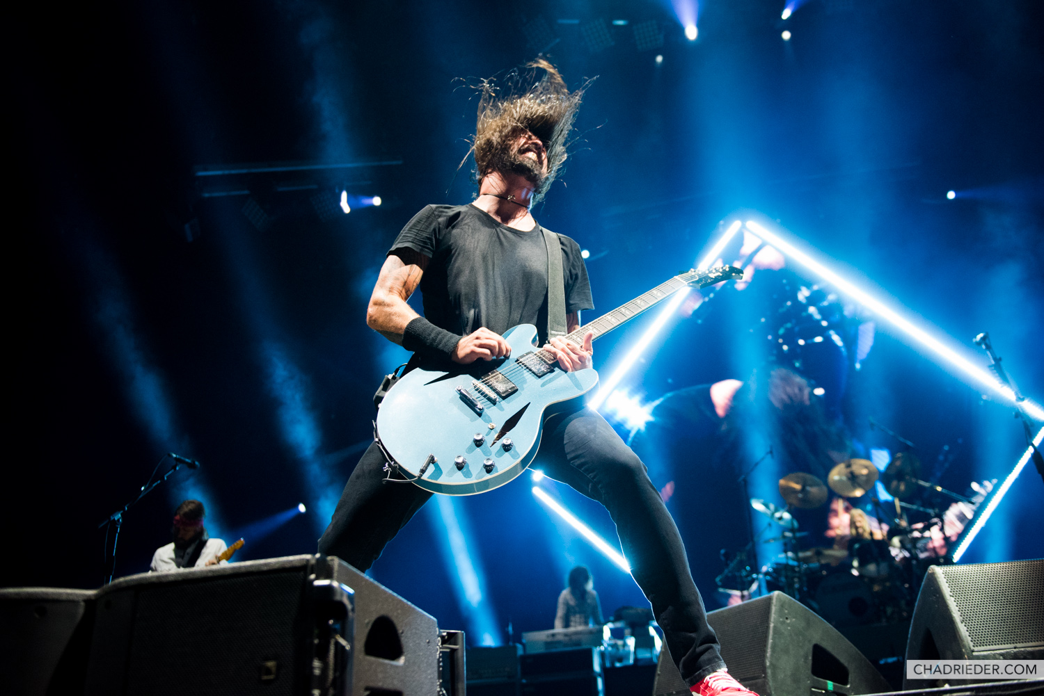 Dave Grohl rocks