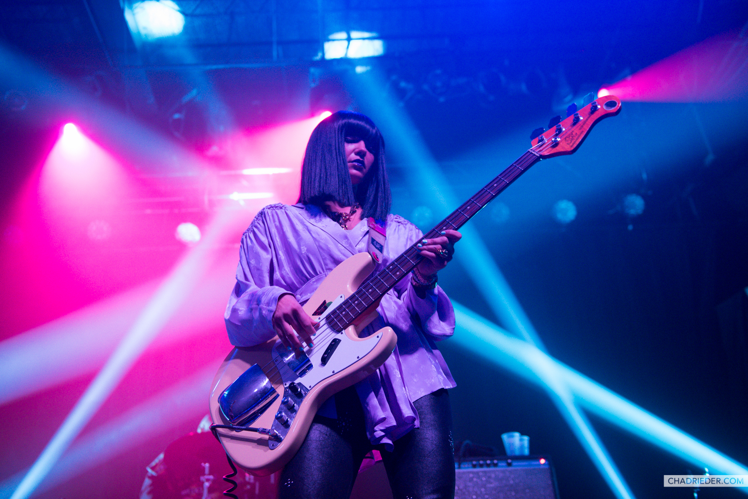 khruangbin bassist Laura