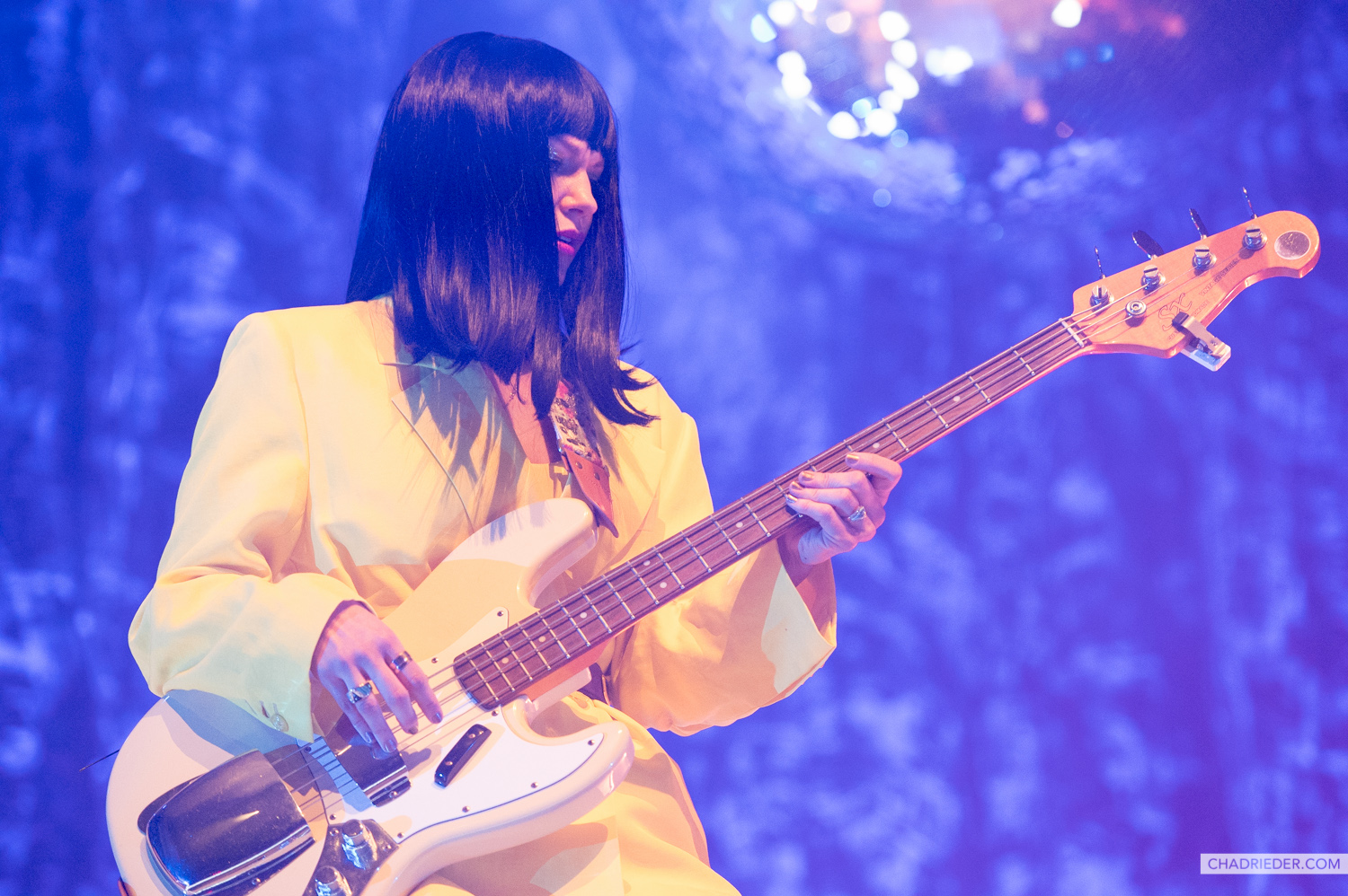 Khruangbin Laura Lee bass live