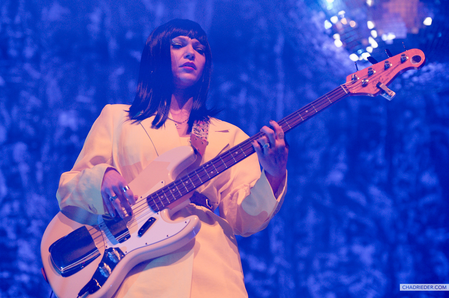 Khruangbin Laura Lee bass